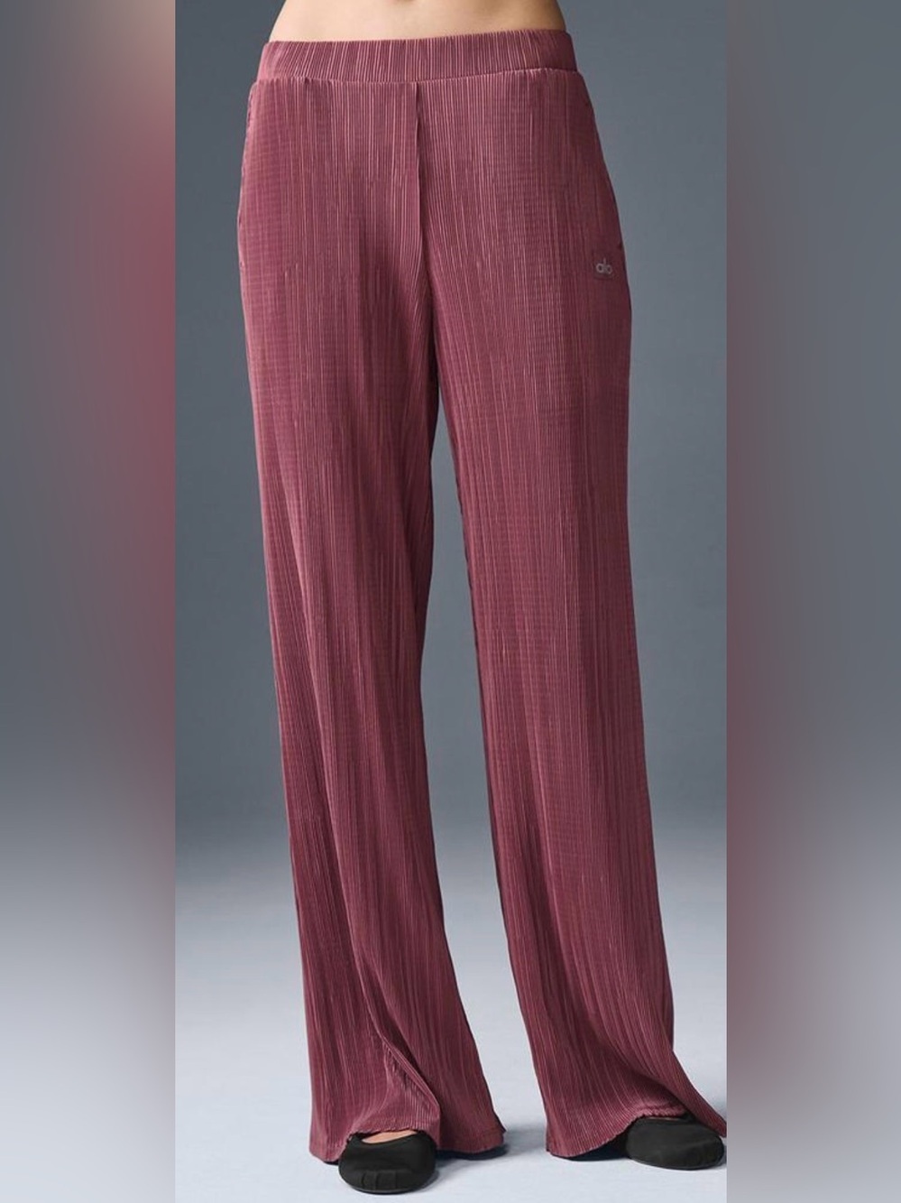 ALO High Waist Micro Plisse Straight Leg Pant Burgundy Truffle Size Small